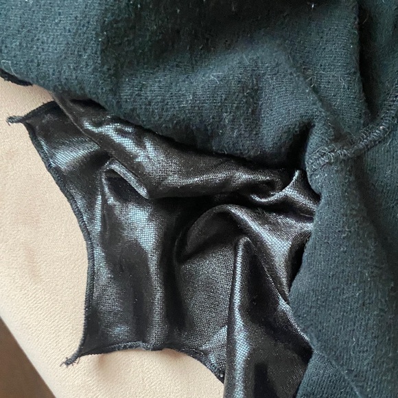 Fun Circo Black Bat Full-Zip Hoodie with Bat Wings, Ears and Teeth 18 mos - Picture 3 of 5